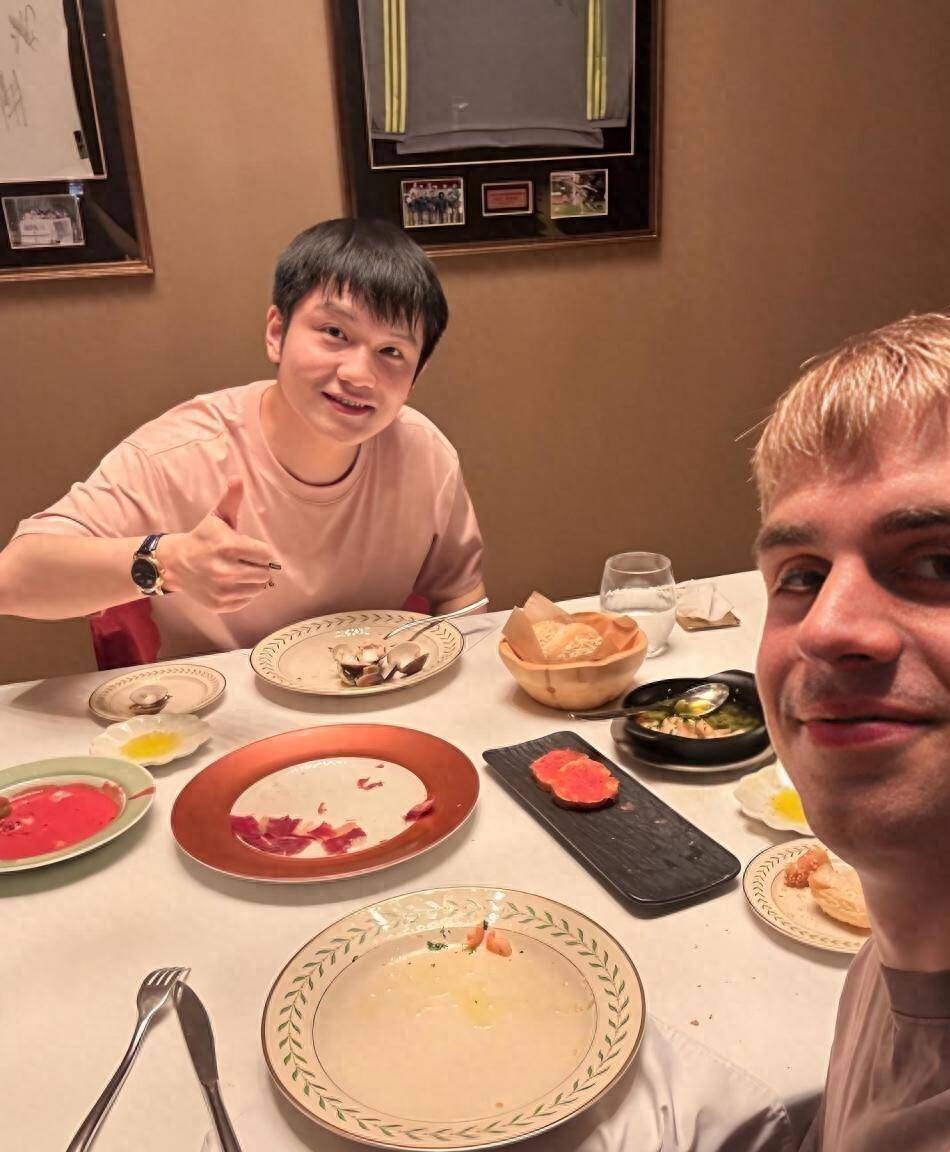 樊振东豪爽设宴，与队友莫雷加德共进晚餐！即将迎来德甲首秀
