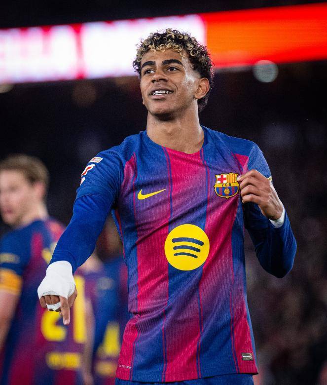 西甲第1易主！亚马尔侧钩破门，巴萨3-0夺主场10连胜傲视五大联赛